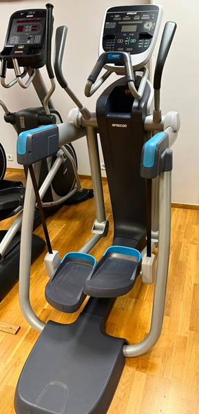 AMT 885 med Open Stride Precor - AMT PRECOR OPEN STRIDE .jpg