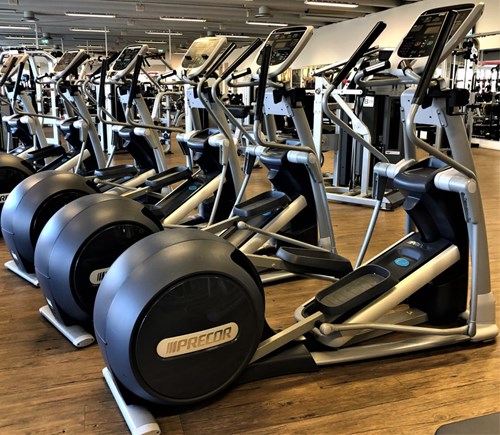 Cross trainer EFX 885 Precor GymPartner har fått förtroendet att sälja 3 st Crosstrainer EFX 885 Precor från SKF-Kristinedal. Dessa var uthyrda i 36 mån. & är väl servade av GymSupporten.   Varumärke - Precor  Skick - Begagnat  Vikt (kg) - 160  Höjd (cm) - 170  Bredd (cm) - 76  Längd (cm) - 205