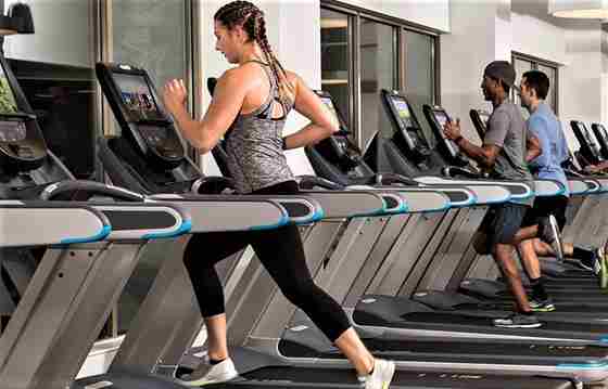 Auktion Träningsmaskiner - Löpband TRM885 Precor2 Kopia