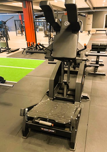 V-Squatmaskin - Booty Builder V-Squat 2025
