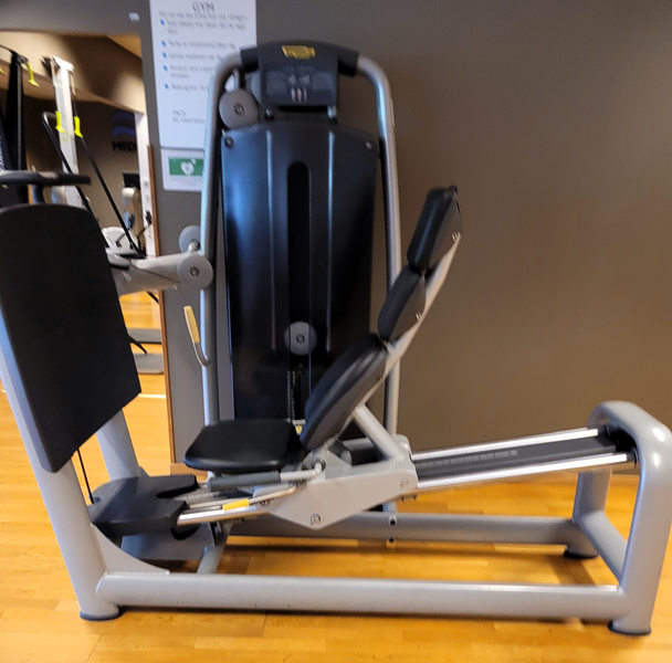 Benpress sittande Selectionline Technogym - Benpressmaskin Selectionline-Technogym3.jpg