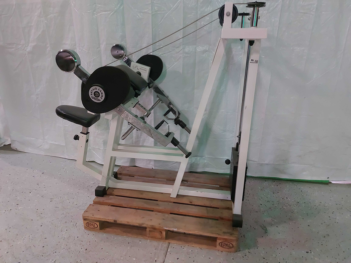Bicepscurl Isotonic line Technogym - Armcurl Technogym.jpeg