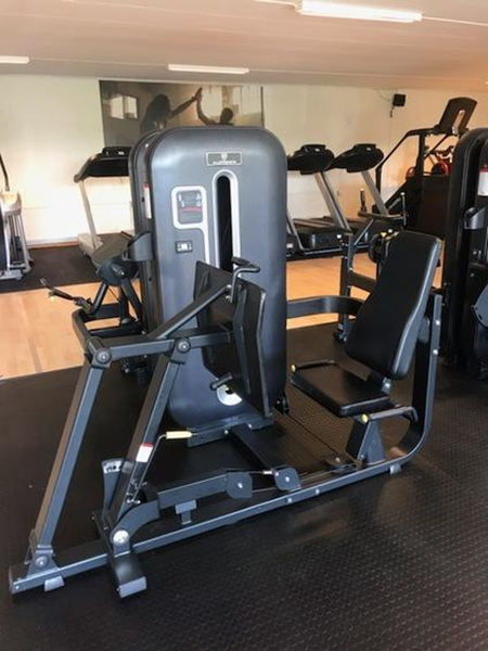 Legpress-Sittande Benpress GrandMaster Black-Diamond - Legpress-Sittande Benpress GrandMaster Black-Diamond.jpg