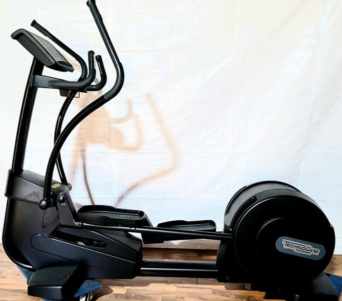 Crosstrainer Excite Syncro 700Sp - Crosstrainer Excite Syncro 700Sp Black Edition (1).jpg