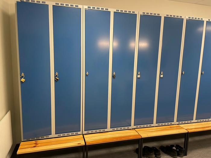 Omklädningsskåp Z-skåp 200 st - Klädskåp med hatthylla, klädstång.jpg