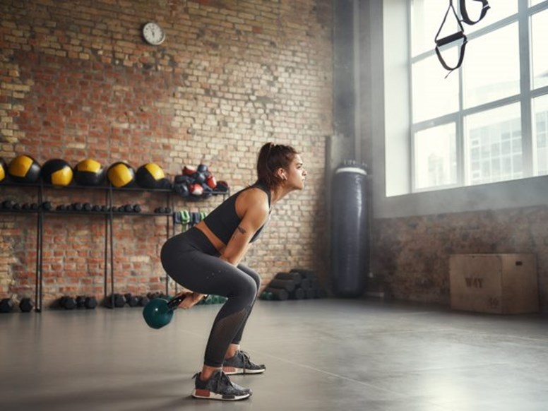Kettlebell  Svinga, pressa och snatcha dig i toppform! Kettlebell är ett kanonkule-liknande redskap, som användes av ryska "Starkeman" redan för över hundra år sedan.